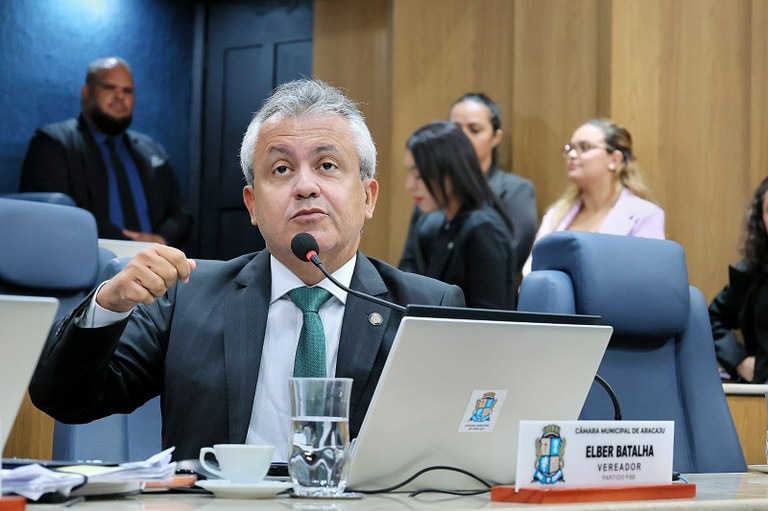 “Vocês precisam prestar satisfação à sociedade sobre quem está falando a verdade”, fala Elber sobre denúncias de Rodrigo Valadares 