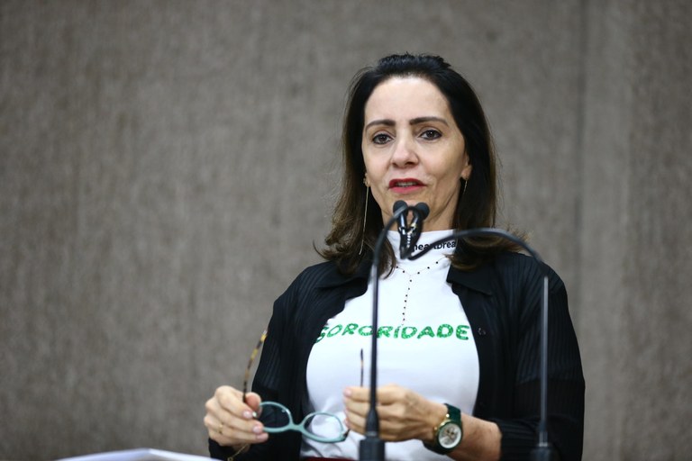 "Edvaldo está se tremendo de medo das eleições”, diz Emília Corrêa
