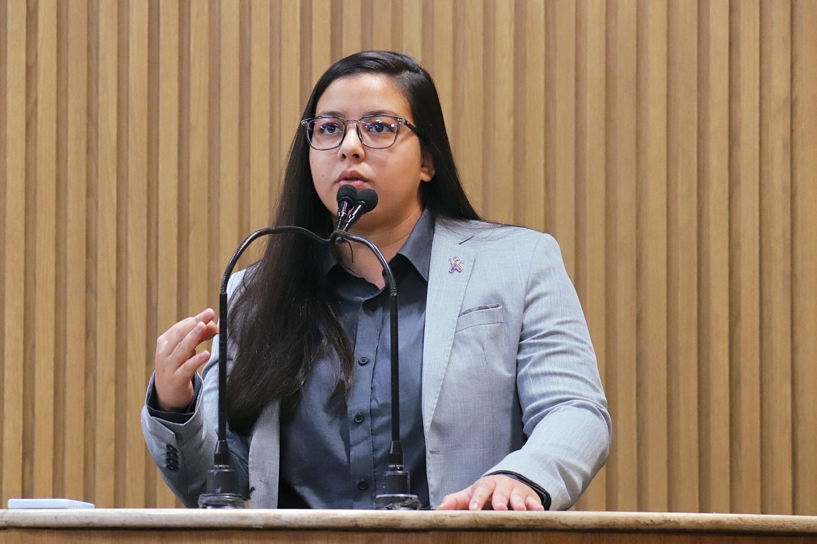 "Não é luxo, é sobrevivência!"; vereadora Thannata faz apelo contra o Tema 1295 do STJ que ameaça pessoas com TEA