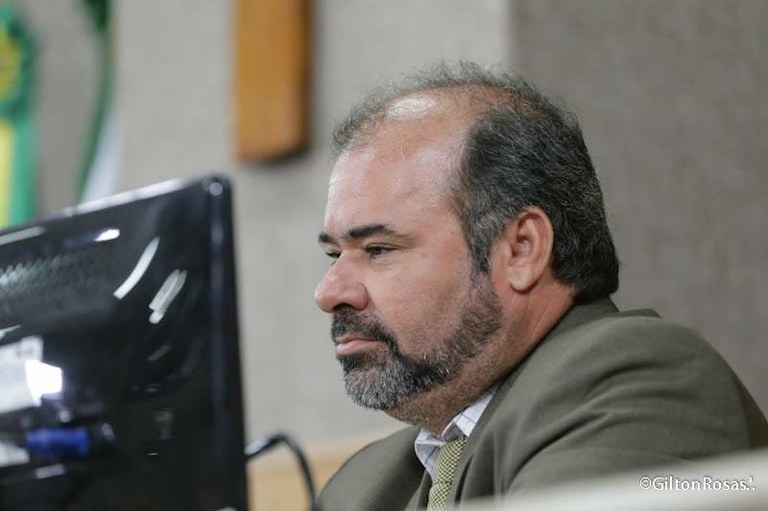 "A honestidade deve ser qualidade fundamental para os que procuram respeito e confiança", diz Isac