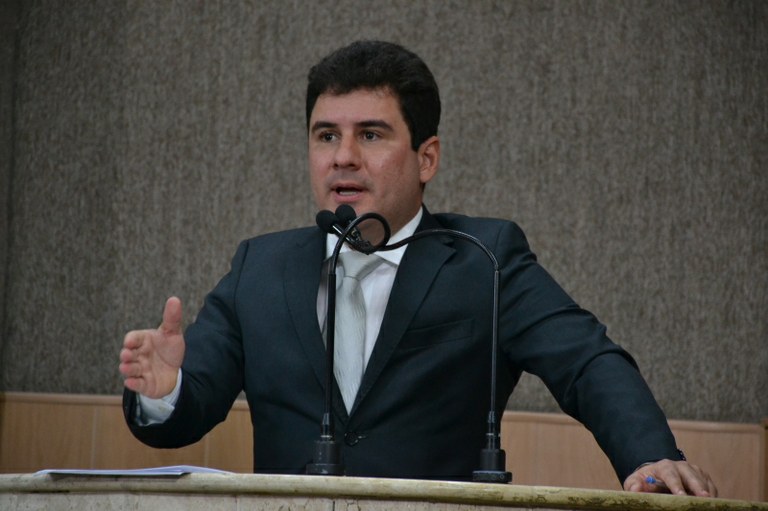 "A oposição critica e o servidor público agradece", ironiza Armando Batalha Júnior sobre convênio entre PMA e Ipesaúde