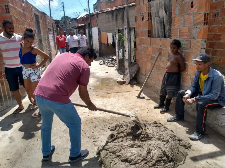 A pedido do vereador Bigode população teve obra realizada no conjunto Almirante Tamandaré