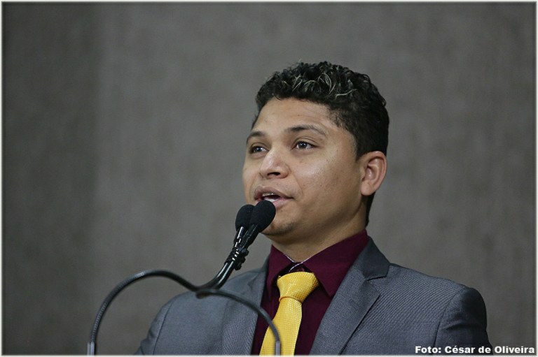 A pedido do vereador Palhaço Soneca, Emurb faz operação urgente de tapa buraco