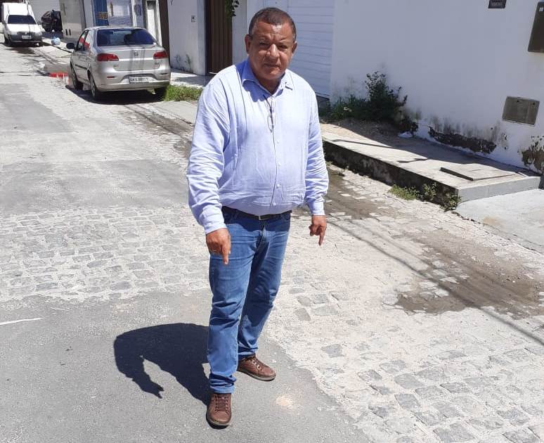 Aeroporto: Américo aproveita o Dia do Trabalho para pedir à Emurb serviço de tapa-buraco