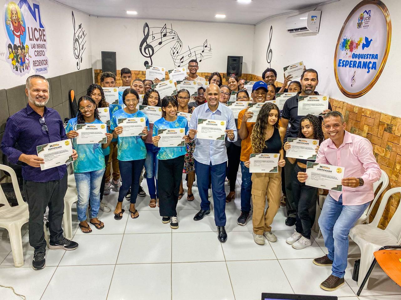 Alex Melo comemora início do Projeto “Aprender para Mudar” em Aracaju