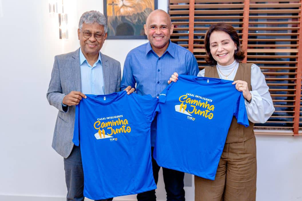 Alex Melo convida Emília Corrêa para participar da ‘Caminhada do Amor’ 