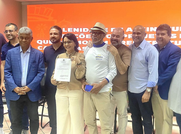 Alex Melo participa de solenidade em que Emília Corrêa sanciona leis que reestruturam carreiras do funcionalismo público 