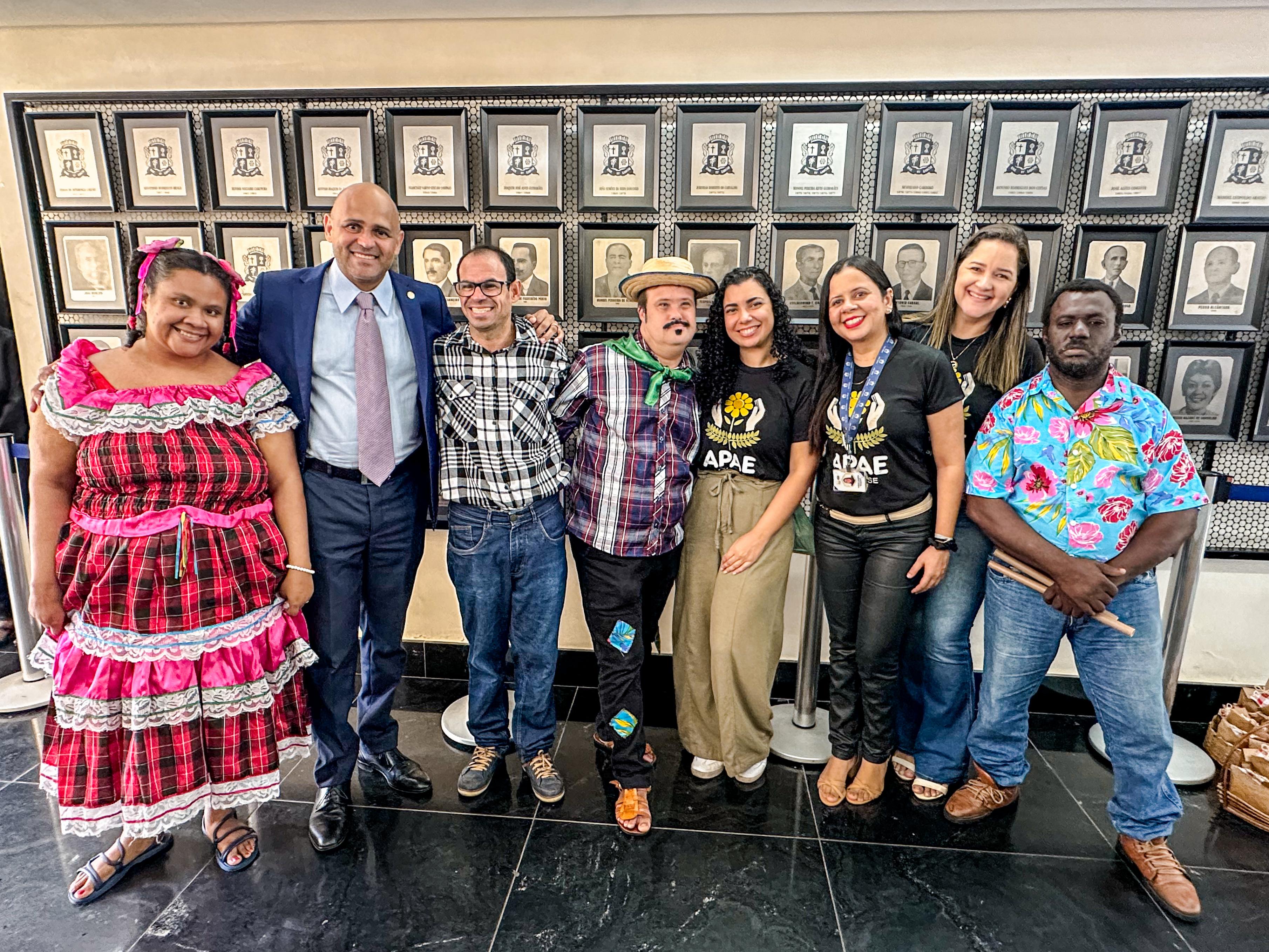 Alex Melo recebe diretoria da Apae na Câmara Municipal de Aracaju e visita Avosos