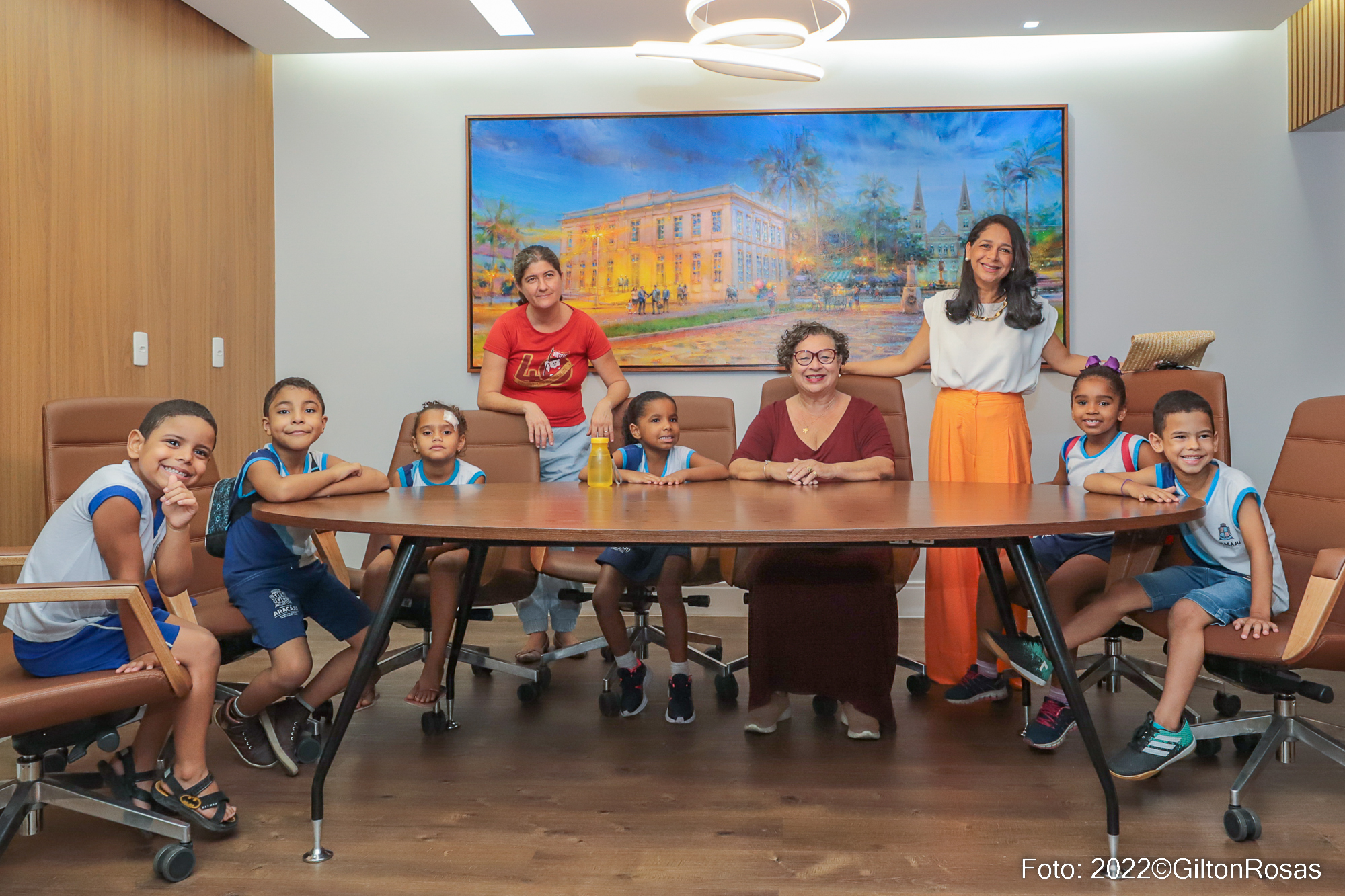 Alunos da EMEI José Garcez visitam a Câmara e pedem brinquedos em praça do Siqueira Campos