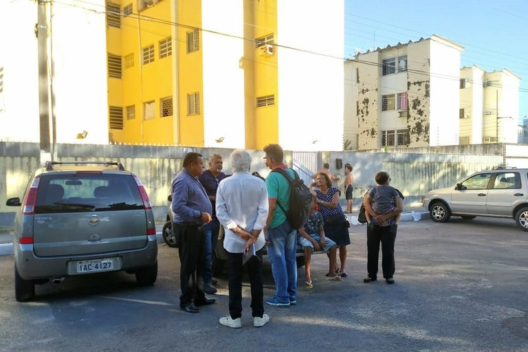 Américo apóia comunidade do Residencial Parque Diamante que protesta abertura de rua