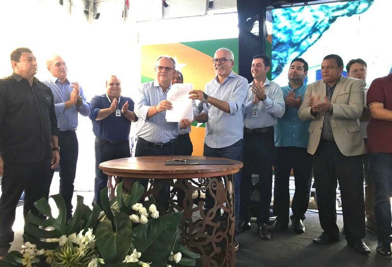 Américo assina Termo de Concessão da Deso com Prefeitura de Aracaju e Governo do Estado