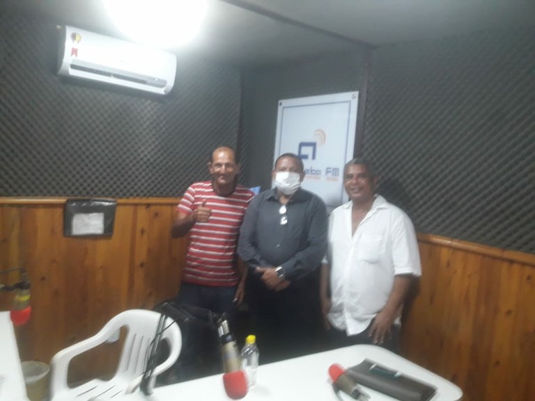 Américo fala em rádio sobre ofícios assistenciais durante quarentena