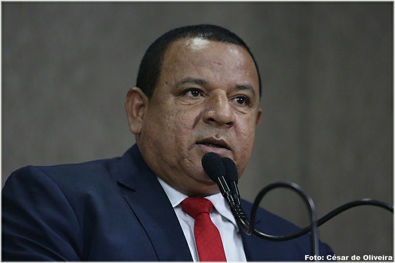 Américo de Deus aborda situação dos taxistas de Aracaju