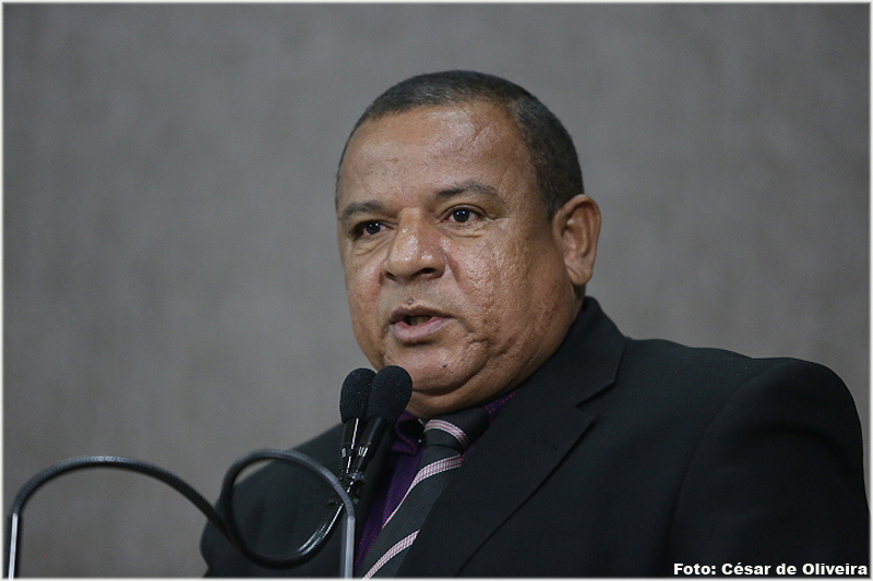 Américo de Deus acompanha protesto de usuários do Posto de Saúde da Coroa do Meio