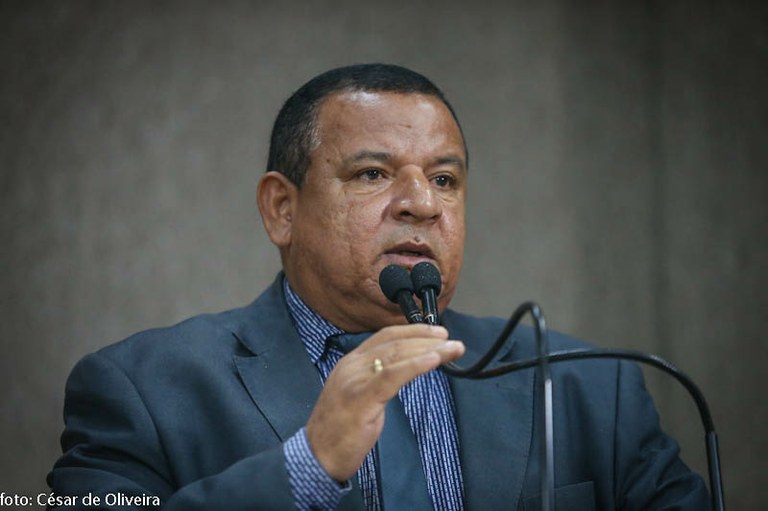 Américo de Deus alerta uso dos fogos de artifícios nos festejos juninos