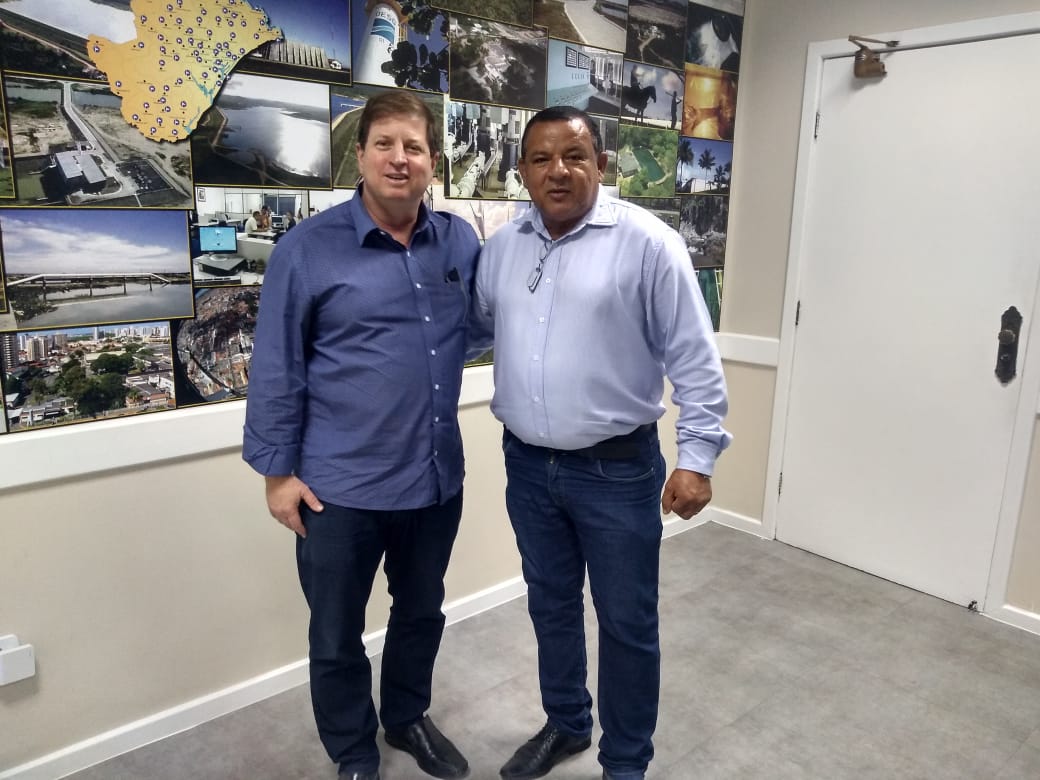 Américo de Deus cobra da Deso agilidade nas obras do bairro Aeroporto