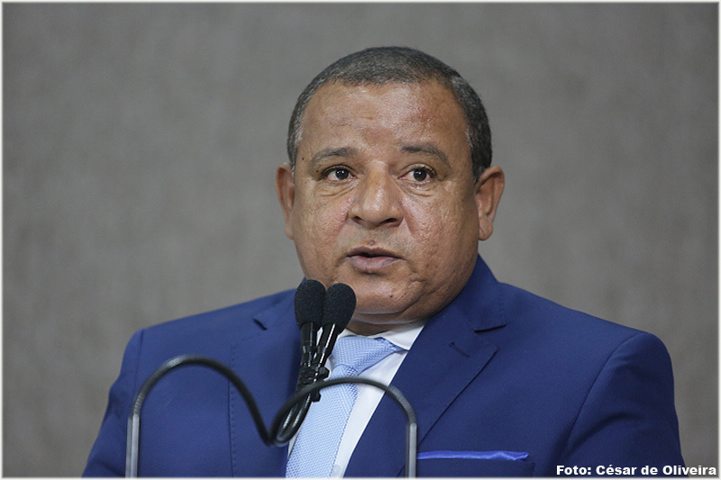 Américo de Deus cobra limpeza nos canais de Aracaju