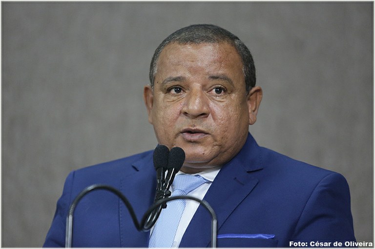 Américo de Deus cobra limpeza nos canais de Aracaju