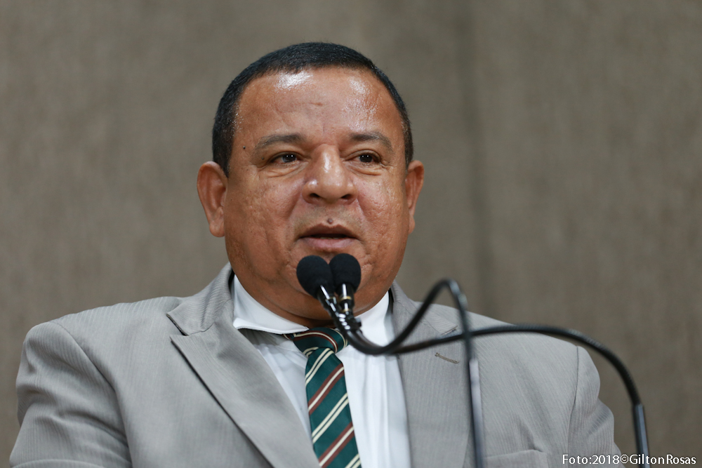 Américo de Deus cobra mais uma vez o pagamento do cachê de artistas locais