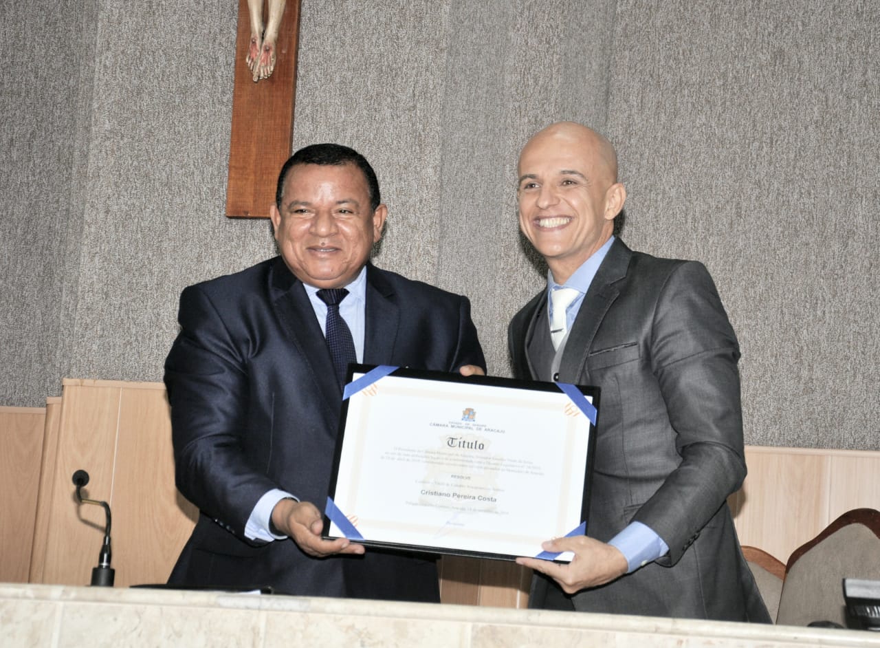 Américo de Deus concede título de Cidadania ao cerimonialista Cristiano Costa