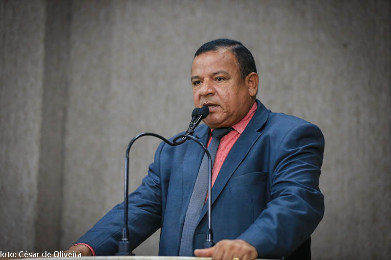 Américo de Deus condena aumento abusivo de preços dos combustíveis