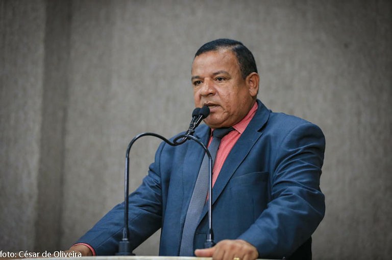 Américo de Deus condena aumento abusivo de preços dos combustíveis