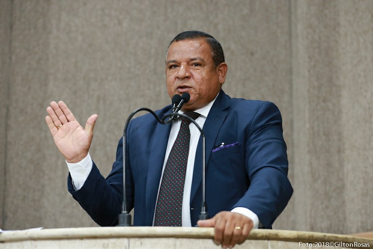 Américo de Deus critica a retirada dos vigilantes das Unidades de Saúde