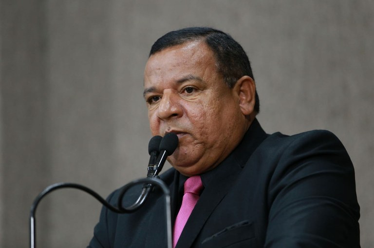 Américo de Deus critica Comissão de Justiça e Redação por vetos a projetos de sua autoria