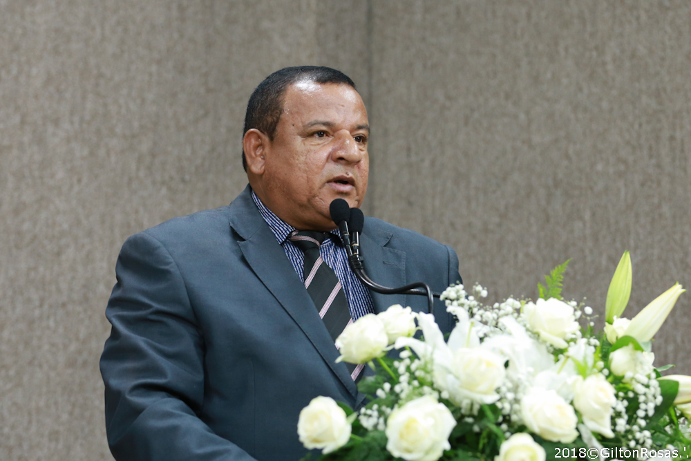 Américo de Deus denuncia estado de abandono de praça no Santos Dumont 