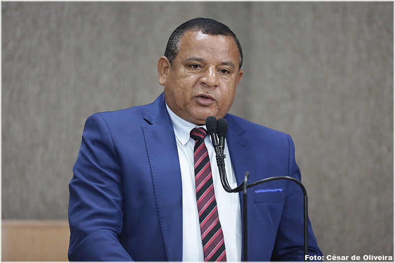 Américo de Deus destaca a greve dos professores de Aracaju