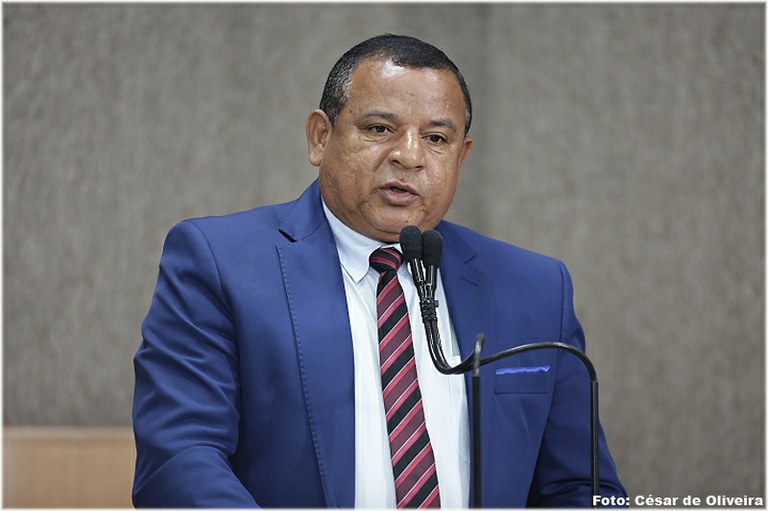 Américo de Deus destaca a greve dos professores de Aracaju