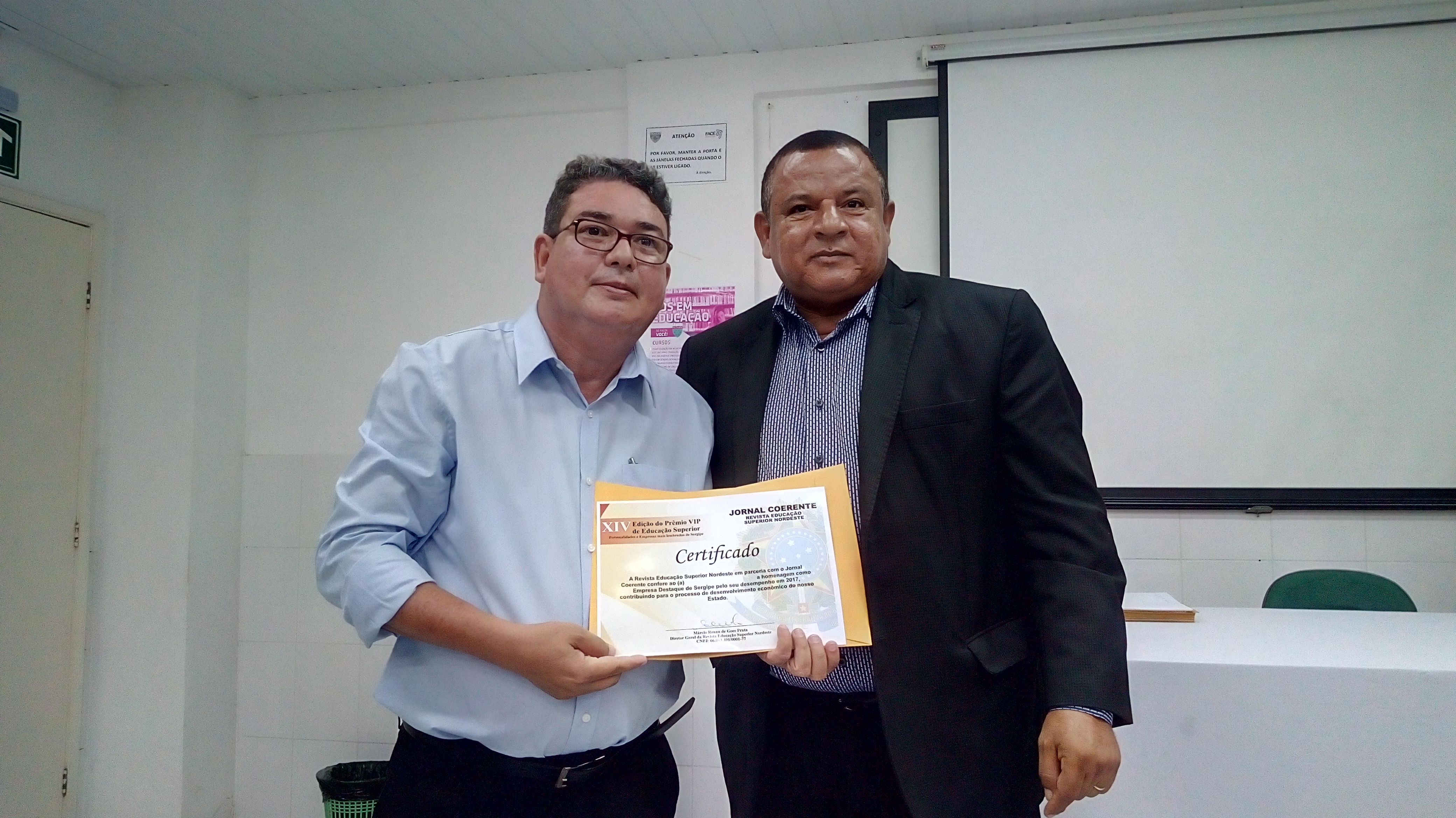 Américo de Deus é homenageado pelo Prêmio Vip de Educação Superior