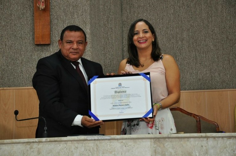 Américo de Deus entrega Título de Cidadania Aracajuana