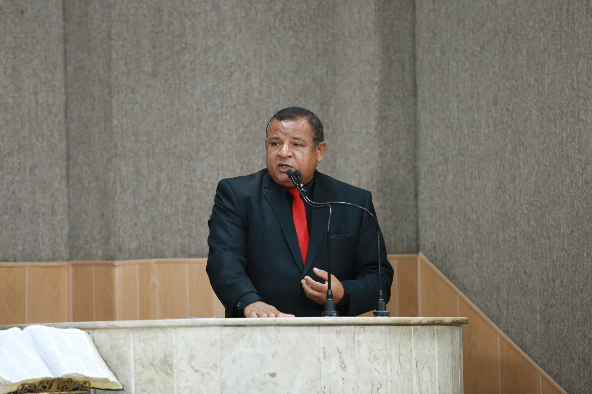 Américo de Deus fala sobre descarte de lixo no bairro Siqueira Campos