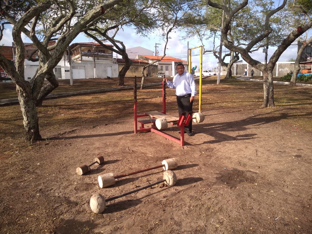 Américo de Deus identifica demandas no Bairro Novo Paraíso