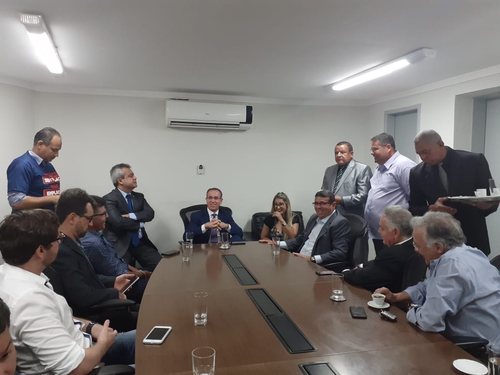 Américo de Deus mobiliza, mas PL que isenta cobrança abusiva de taxa de publicidade é rejeitado