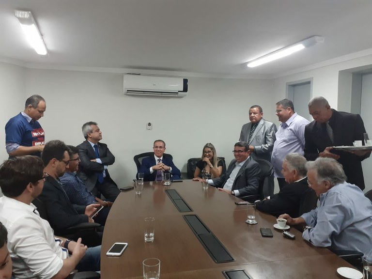 Américo de Deus mobiliza, mas PL que isenta cobrança abusiva de taxa de publicidade é rejeitado