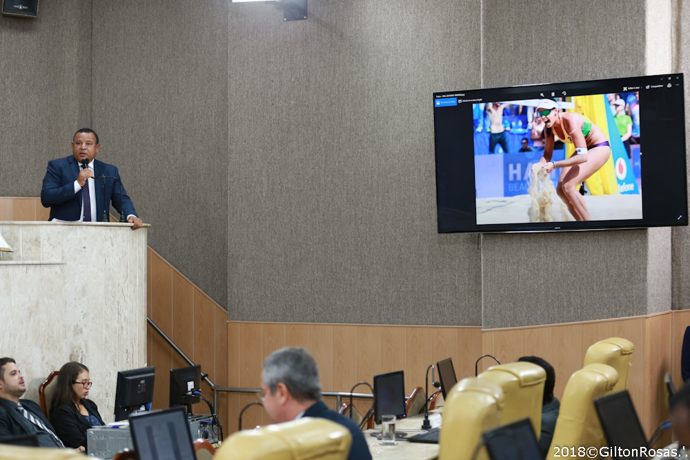 Américo de Deus parabeniza atleta sergipana pela conquista de melhor do mundo