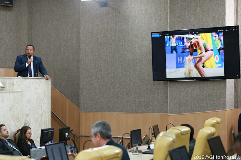 Américo de Deus parabeniza atleta sergipana pela conquista de melhor do mundo