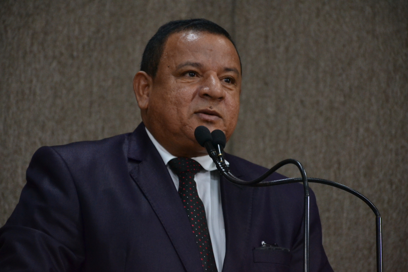 Américo de Deus parabeniza os agentes de trânsito 