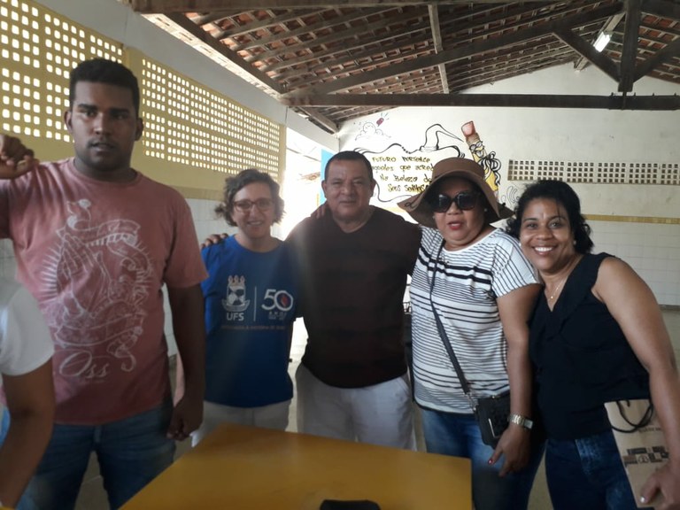 Américo de Deus participa de ação social no Bairro Coroa do Meio