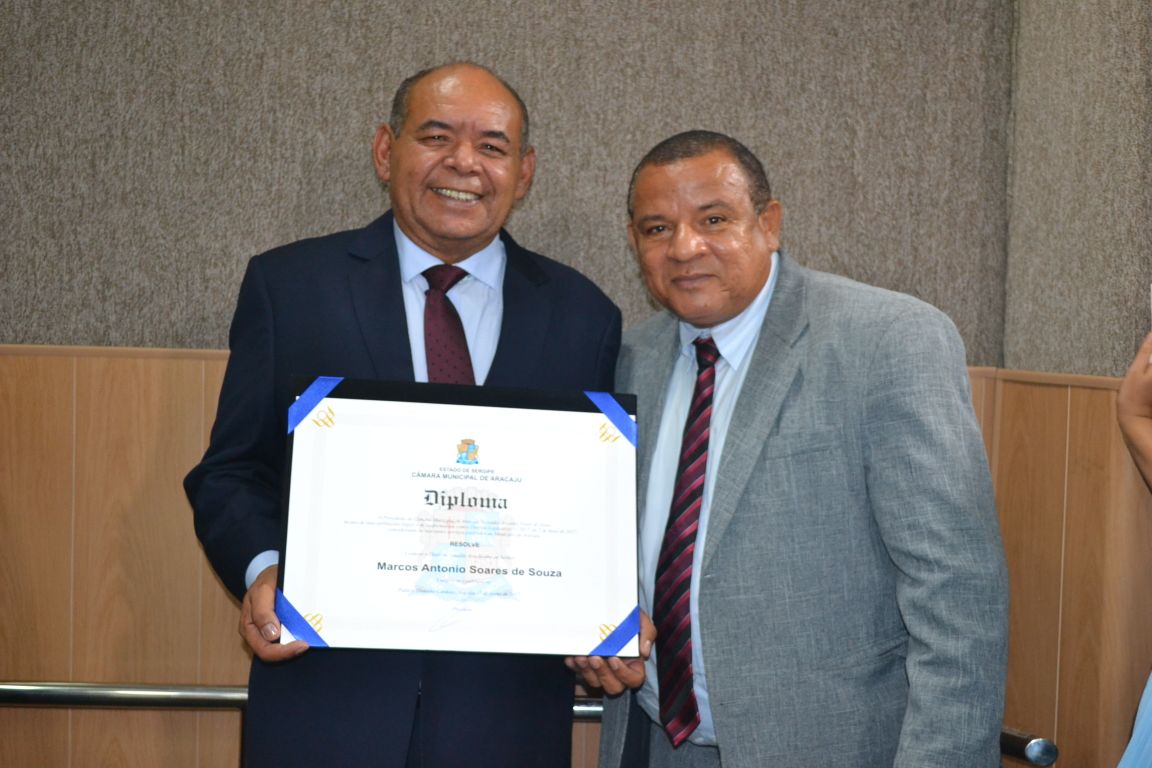Américo de Deus participa de entrega de título de cidadão Aracajuano ao vereador Seu Marcos