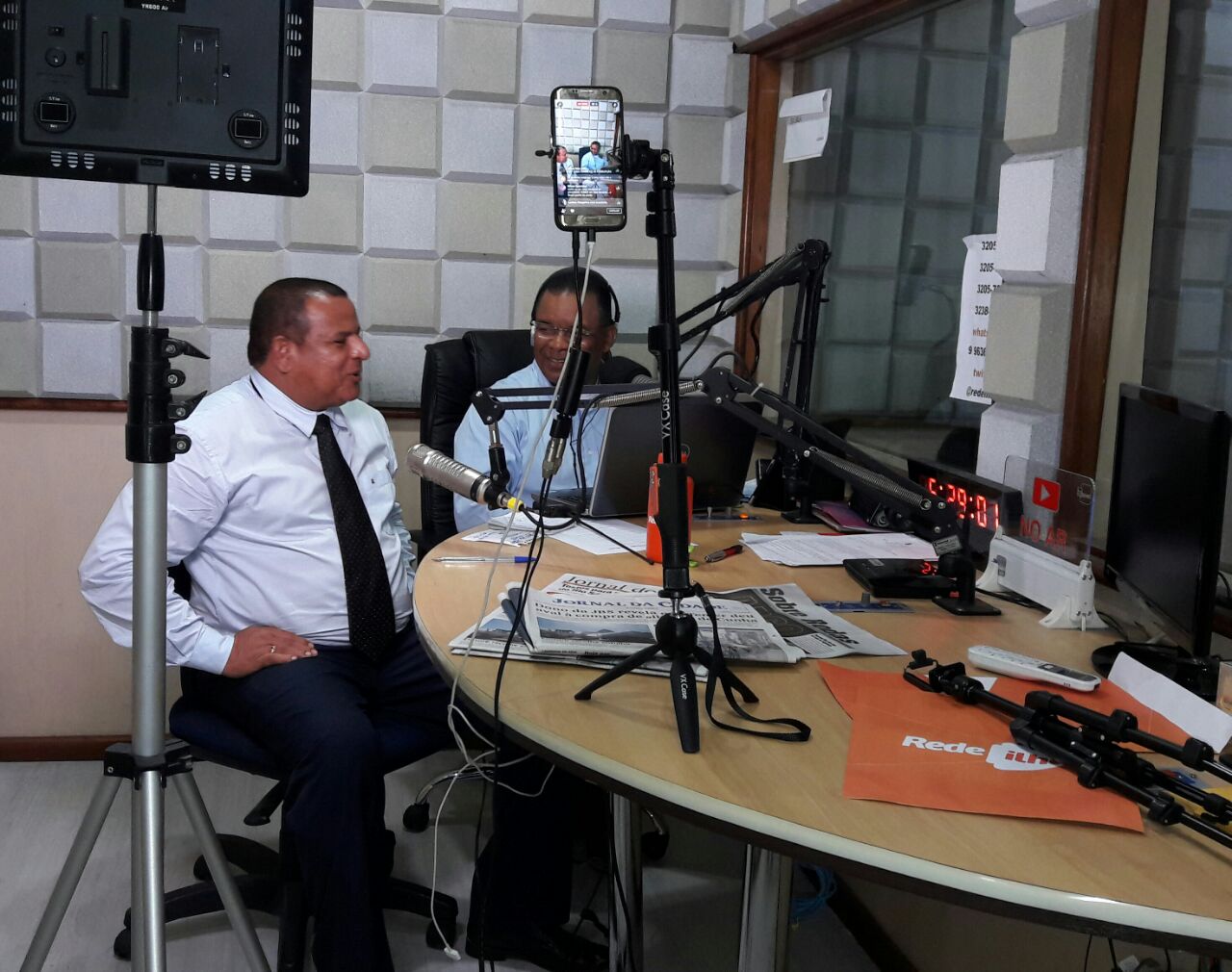 Américo de Deus participa de entrevista na Ilha FM e fala sobre o Forró Caju