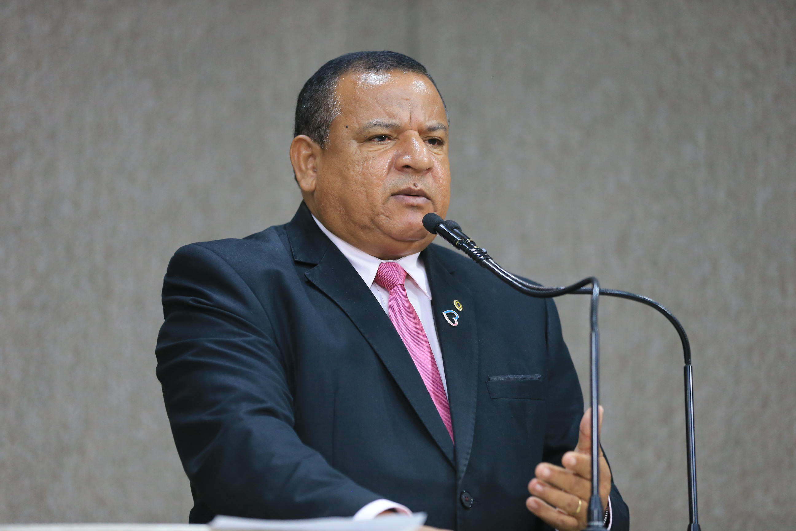 Américo de Deus pede celeridade nas obras do Santa Maria