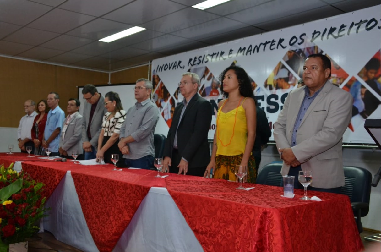 Américo de Deus prestigia abertura do Congresso dos Bancários 