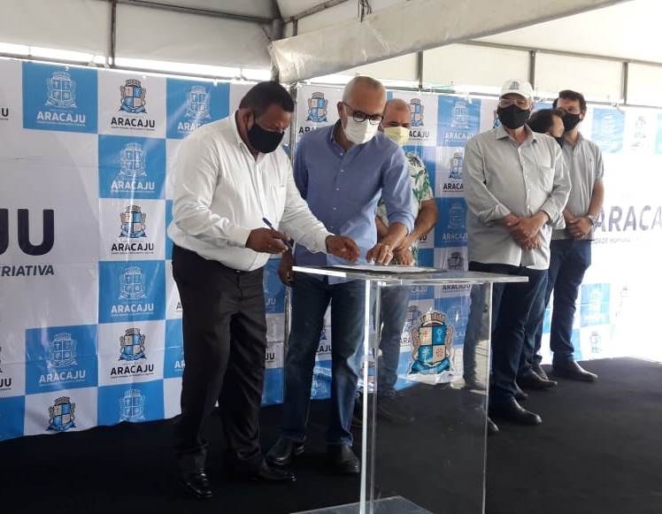 Américo de Deus prestigia cerimônia para autorização das obras da praça Princesa Isabel