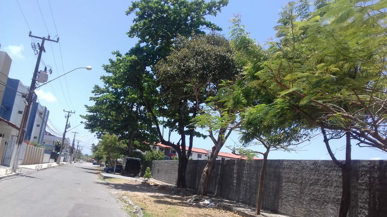 Américo de Deus protocola indicação para o bairro Atalaia