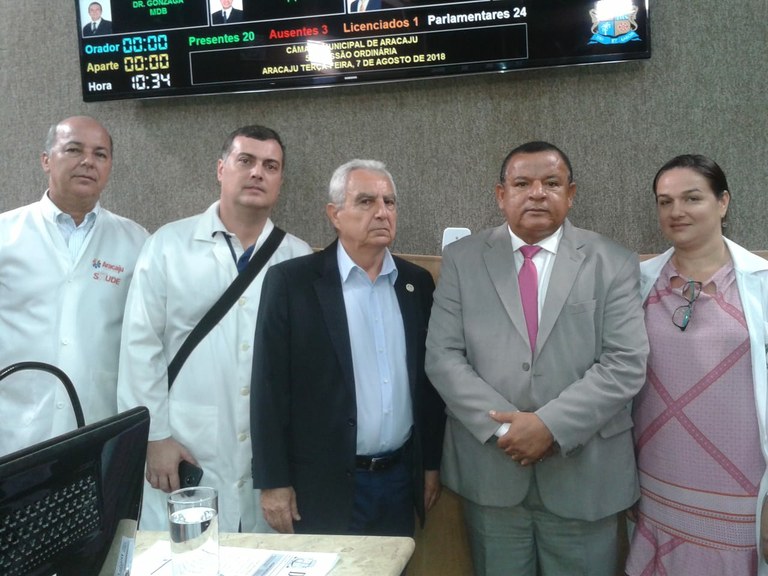 Américo de Deus reafirma apoio aos médicos da rede pública municipal