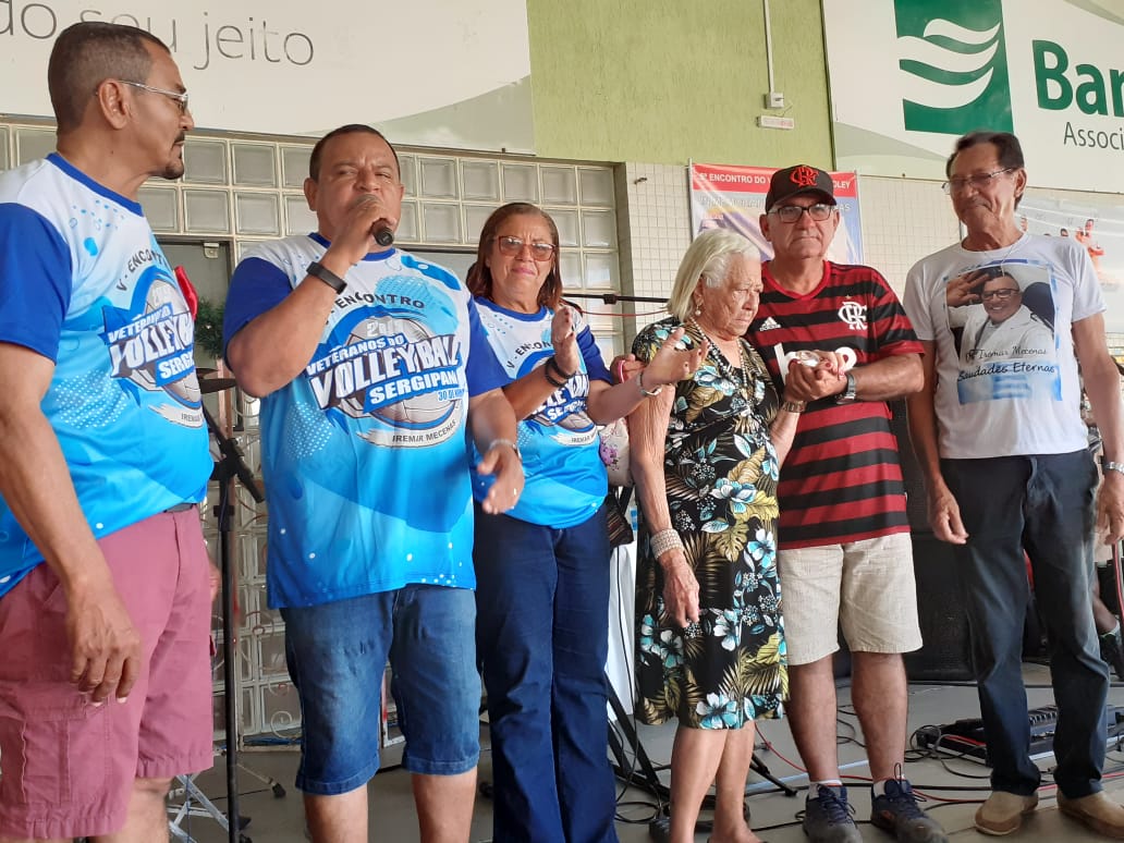 Américo de Deus recebe carinho de amigos no Clube do Banese