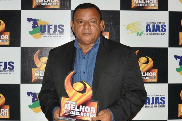 Américo de Deus recebe prêmio "Melhor dos Melhores"